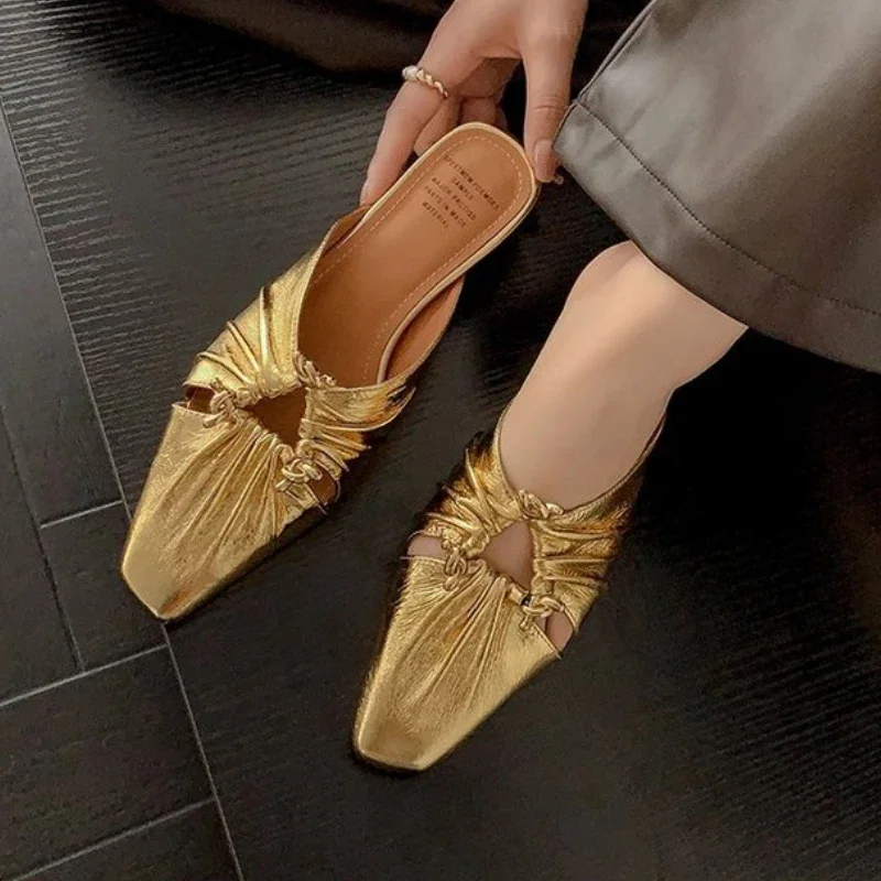 Женская обувь, женские тапочки с резьбой на каблуке, с заклепками, на плоской подошве, лето 2022, квадратные шлепанцы из натуральной кожи, плиссированные женские туфли из натуральной кожи
Женская обувь, женские тапочки с резьбой на каблуке, с заклепками, на плоской подошве, лето 2022, квадратные шлепанцы из натуральной кожи, плиссированные женские туфли из натуральной кожи