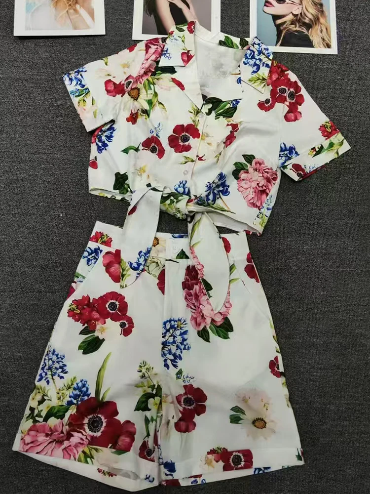 2025 Summer women's vintage printed lapel short lace-up shirt two-piece set + straight shorts five-quarter pants fashion set
2025 Summer women's vintage printed lapel short lace-up shirt two-piece set + straight shorts five-quarter pants fashion set
