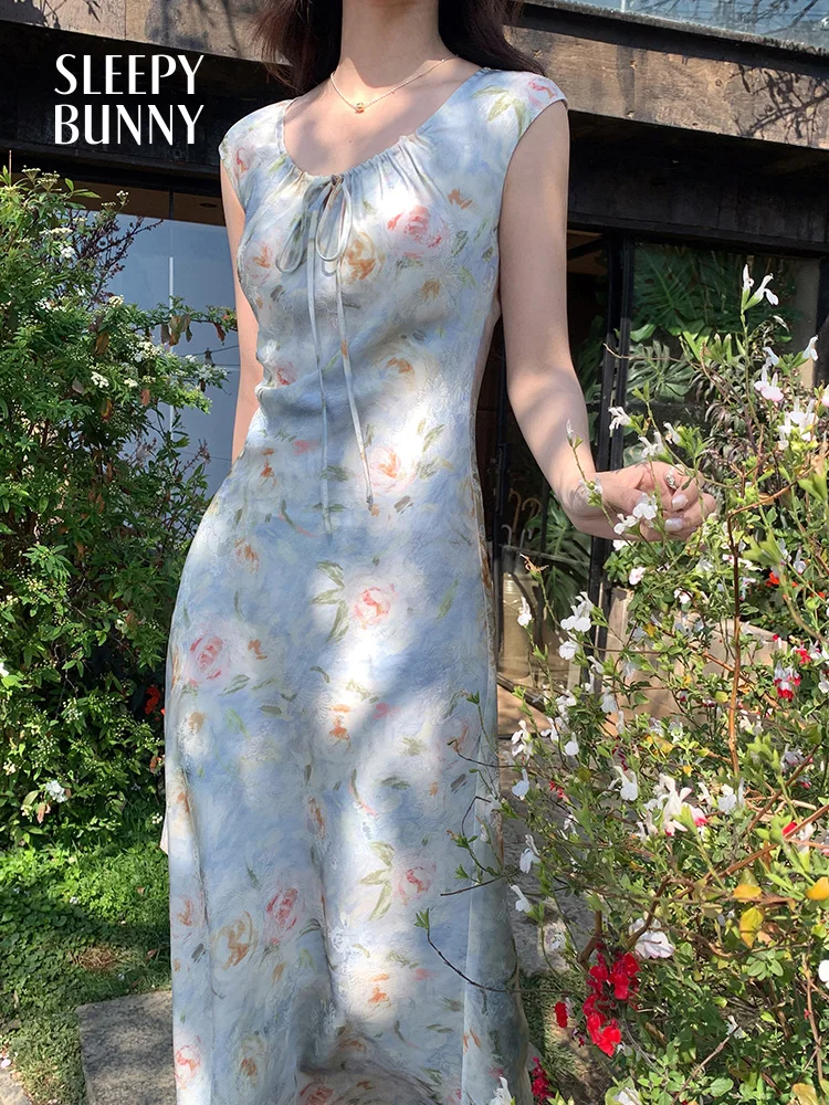 New Chinese Style Satin Floral Maxi Dress Women Summer U-Neck Sleeveless Fishtail Dress Slim Fit Elegant Printed Vest Dress
New Chinese Style Satin Floral Maxi Dress Women Summer U-Neck Sleeveless Fishtail Dress Slim Fit Elegant Printed Vest Dress