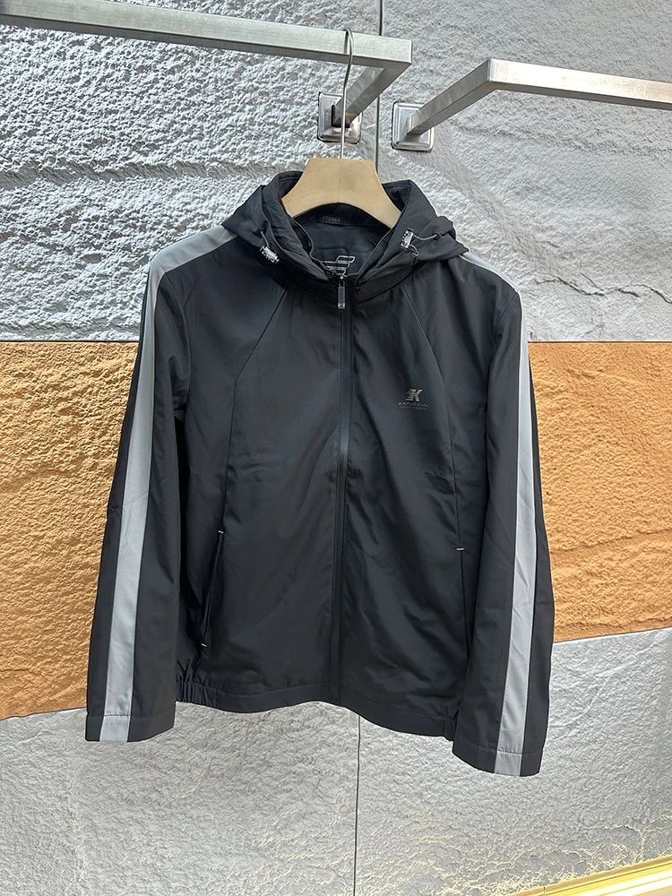 Высокопроизводительная ветрозащитная и водонепроницаемая весенняя новинка: мужская куртка со съемным капюшоном, модная, приталенная, с длинными рукавами и молнией.
Высокопроизводительная ветрозащитная и водонепроницаемая весенняя новинка: мужская куртка со съемным капюшоном, модная, приталенная, с длинными рукавами и молнией.