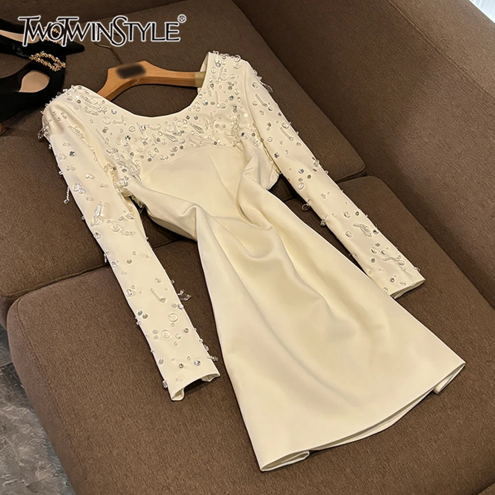 TWOTWINSTYLE Designer Slimming Dresses For Women Round Neck Long Sleeve High Wiast Spliced Diamond Chic Dress Female KDR536925
TWOTWINSTYLE Designer Slimming Dresses For Women Round Neck Long Sleeve High Wiast Spliced Diamond Chic Dress Female KDR536925