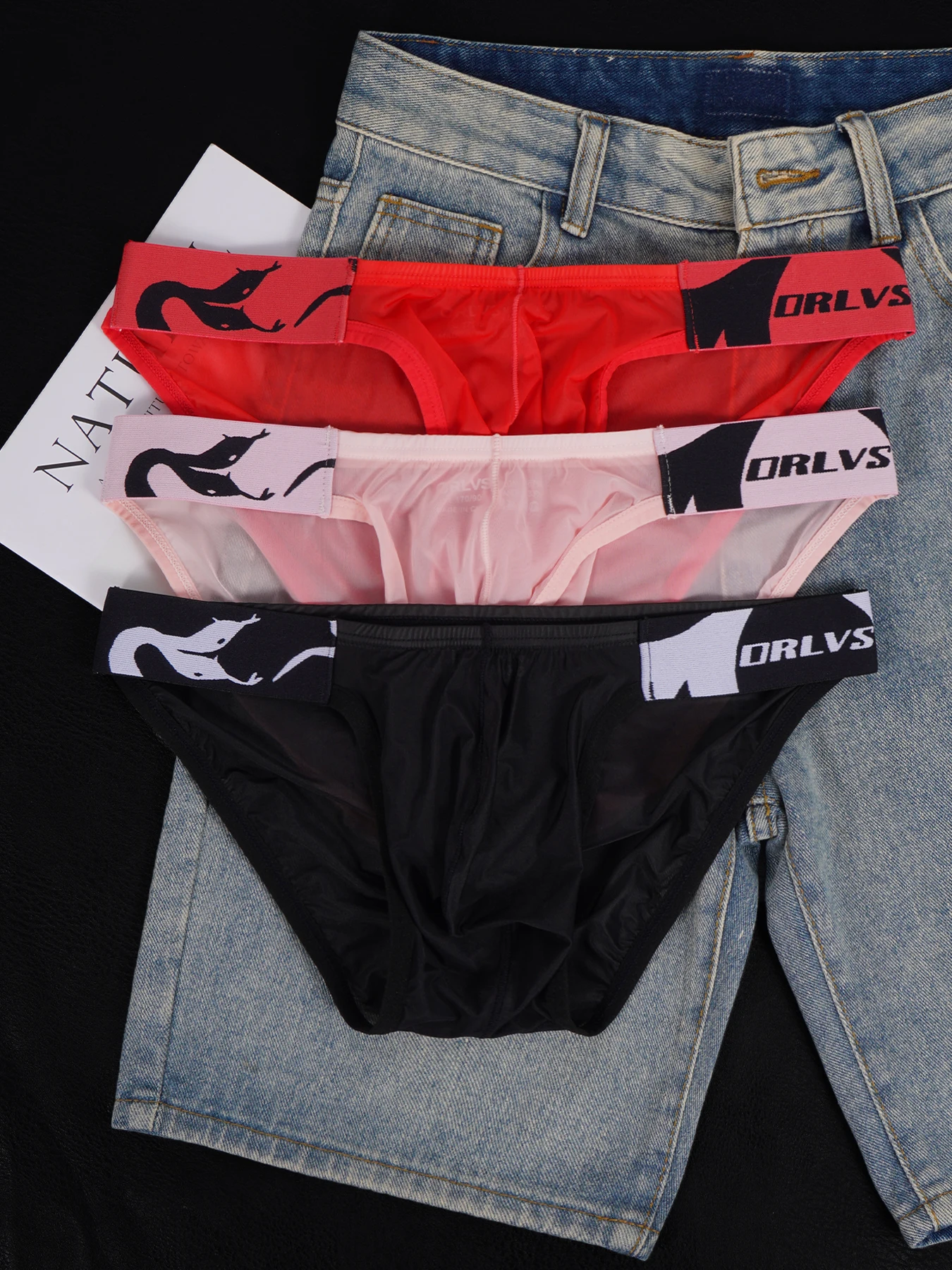 3 PCS Men's Ice Silk Mesh Sheer Ultra-Thin Seamless Convex Pouch Briefs, Snake Print Elastic Waistband Barely-There Underwear
3 PCS Men's Ice Silk Mesh Sheer Ultra-Thin Seamless Convex Pouch Briefs, Snake Print Elastic Waistband Barely-There Underwear