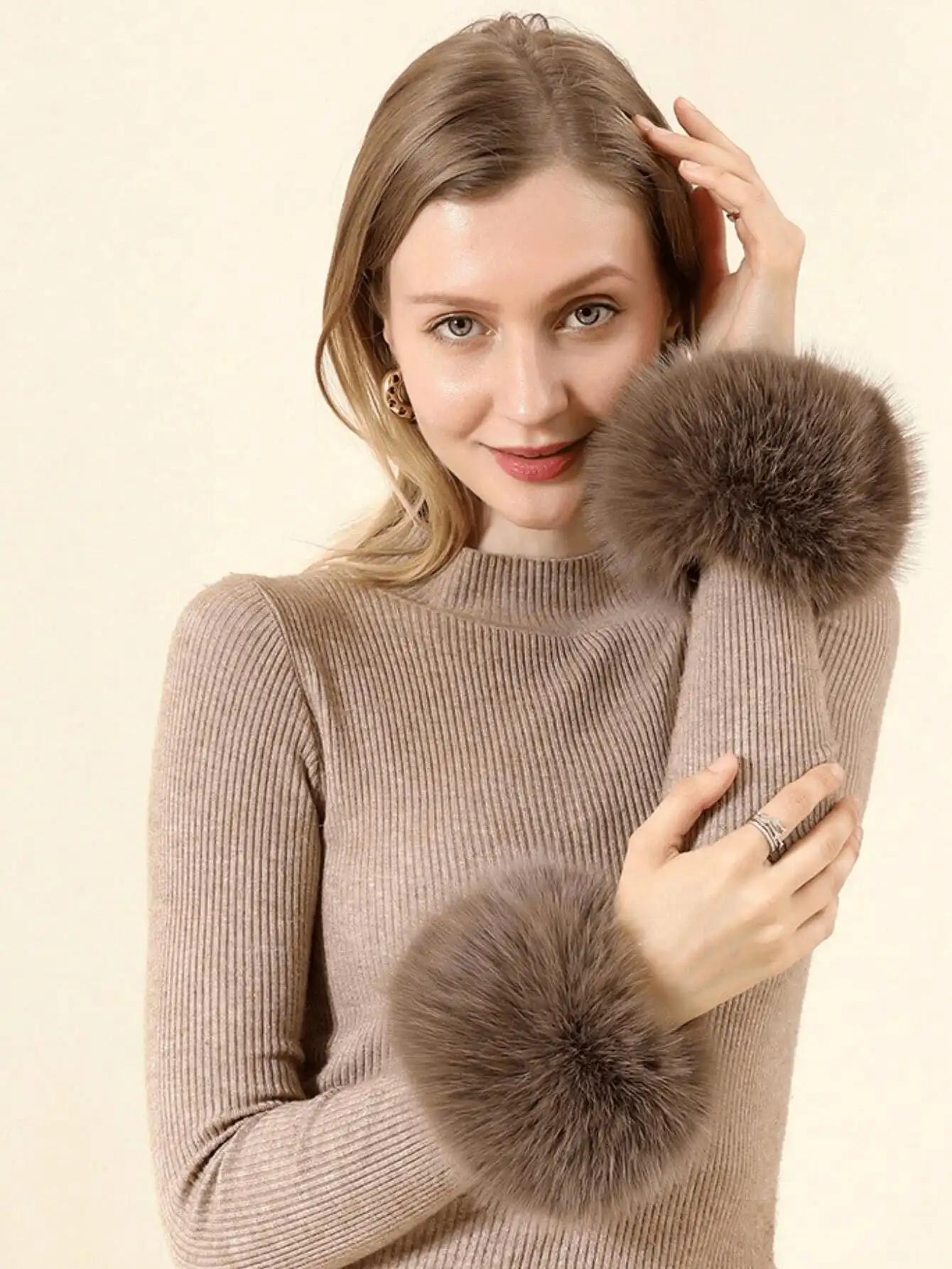 1 пара женских утеплителей на запястьях с пушистыми манжетами, дизайн из искусственного лисьего меха, зимние аксессуары для повседневного использования, подарок на День святого Валентина. Крис
1 пара женских утеплителей на запястьях с пушистыми манжетами, дизайн из искусственного лисьего меха, зимние аксессуары для повседневного использования, подарок на День святого Валентина. Крис