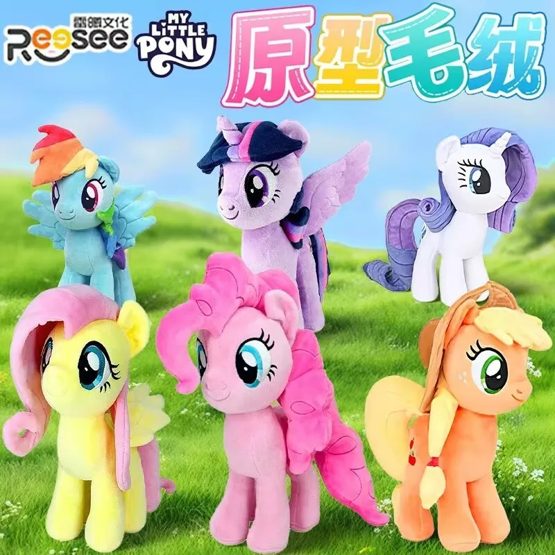 Очаровательная плюшевая игрушка My Little Pony Радужная лошадь, мягкая аниме Twilight Sparkle Applejack Rarity Fluttershy, плюшевая кукла
Очаровательная плюшевая игрушка My Little Pony Радужная лошадь, мягкая аниме Twilight Sparkle Applejack Rarity Fluttershy, плюшевая кукла