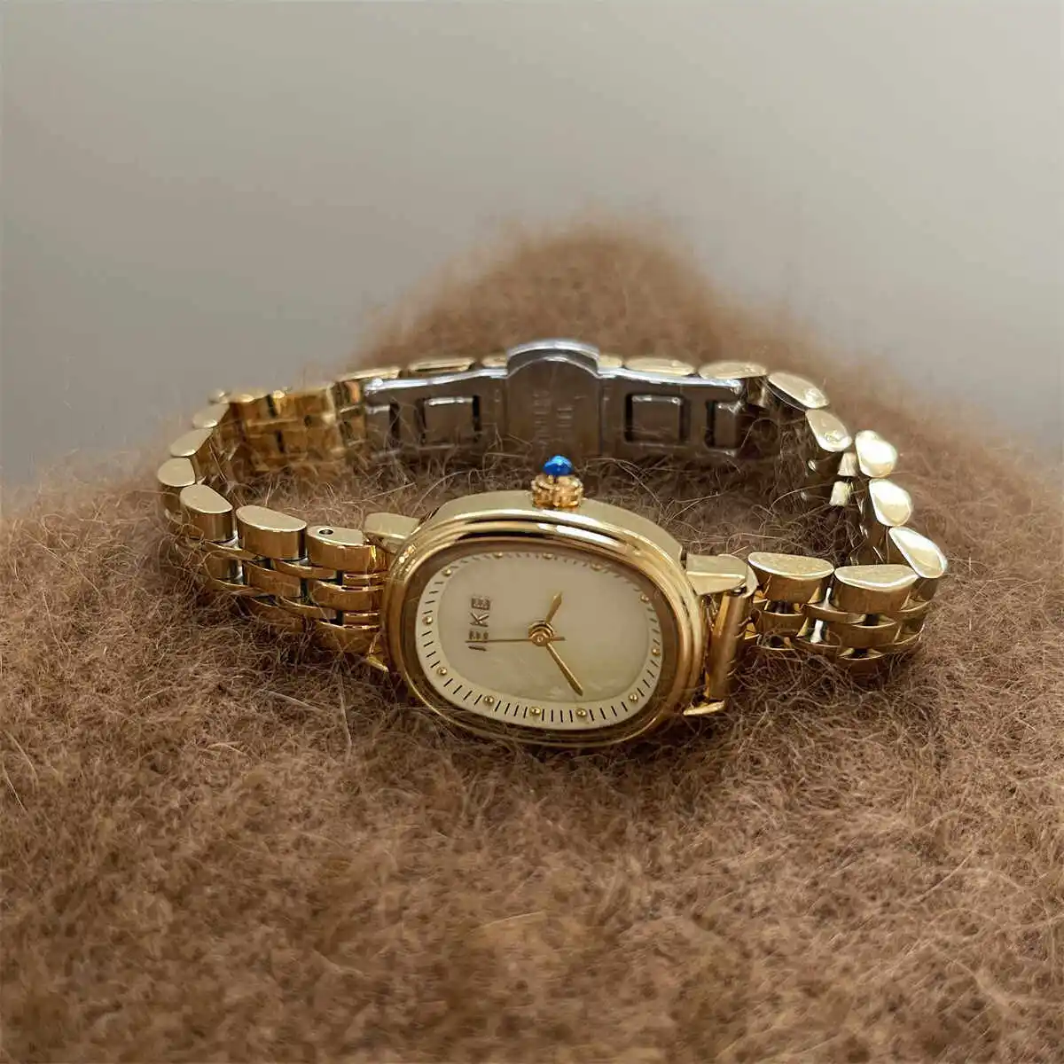 Luxury Women'S Watch, 2026 New Model High-End, Minimalist And Elegant Design, Small Quartz Watch, Fashionable Quartz Wristwatch.
Luxury Women'S Watch, 2026 New Model High-End, Minimalist And Elegant Design, Small Quartz Watch, Fashionable Quartz Wristwatch.