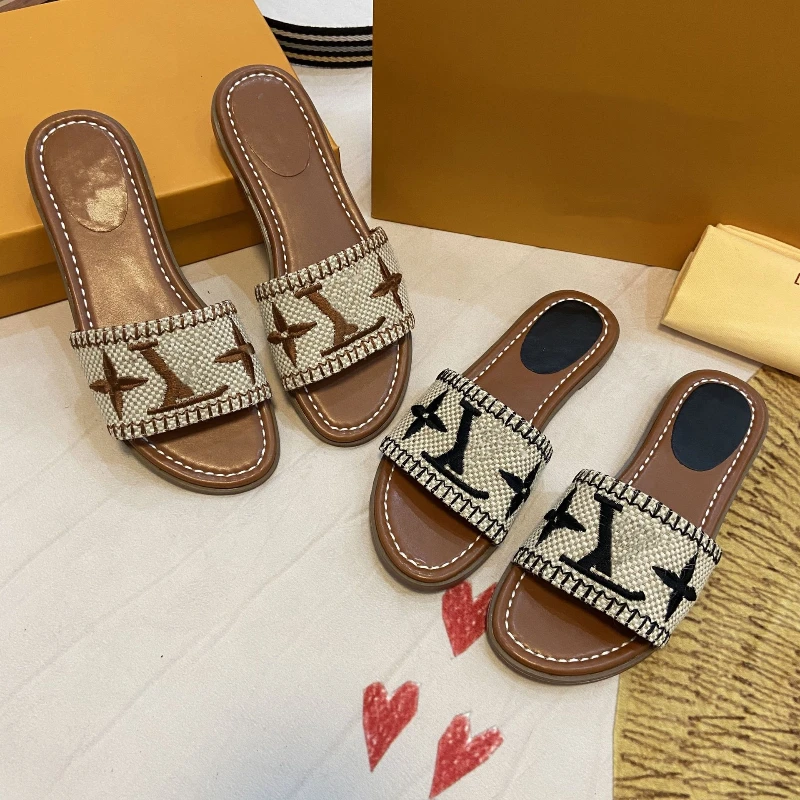 2025 Summer New Round Toe Flat Slippers with Letter Embroidery Ladies Outdoor Flip Flops Women's Shoes
2025 Summer New Round Toe Flat Slippers with Letter Embroidery Ladies Outdoor Flip Flops Women's Shoes