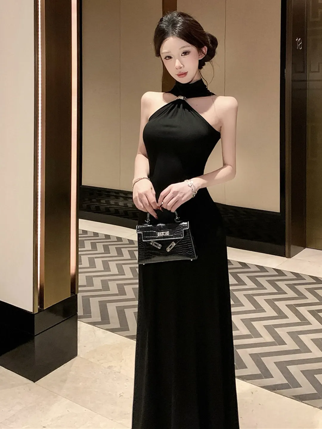 Sexy Chic Summer Long Dress Fashionable Slim Fit High Waist Shoulder Baring Cotton Blend Casual Workwear for Women
Sexy Chic Summer Long Dress Fashionable Slim Fit High Waist Shoulder Baring Cotton Blend Casual Workwear for Women