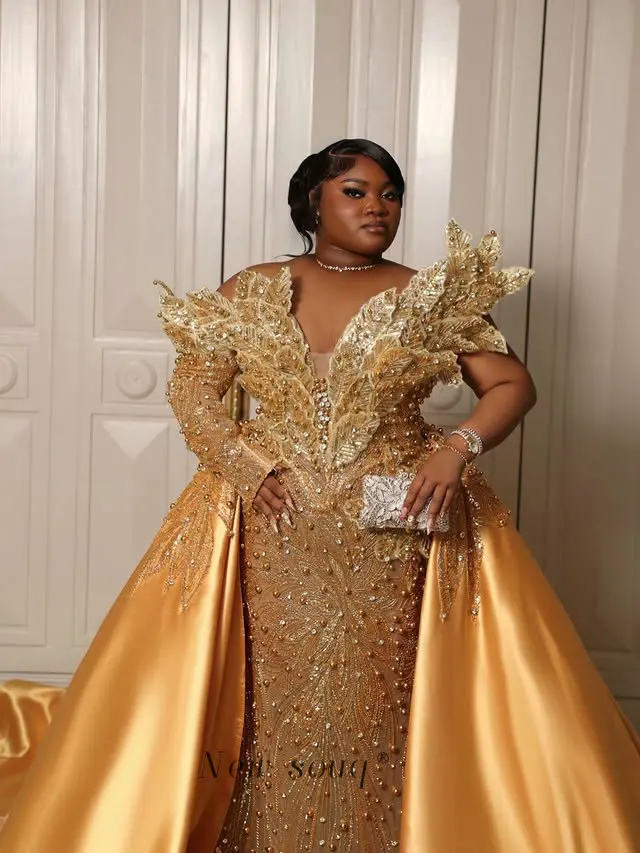 African Plus Size Golden Prom Dresses with Detachable Satin Overskirt Sexy V Neck Pearls Beaded Customized Evening Party Gowns
African Plus Size Golden Prom Dresses with Detachable Satin Overskirt Sexy V Neck Pearls Beaded Customized Evening Party Gowns
