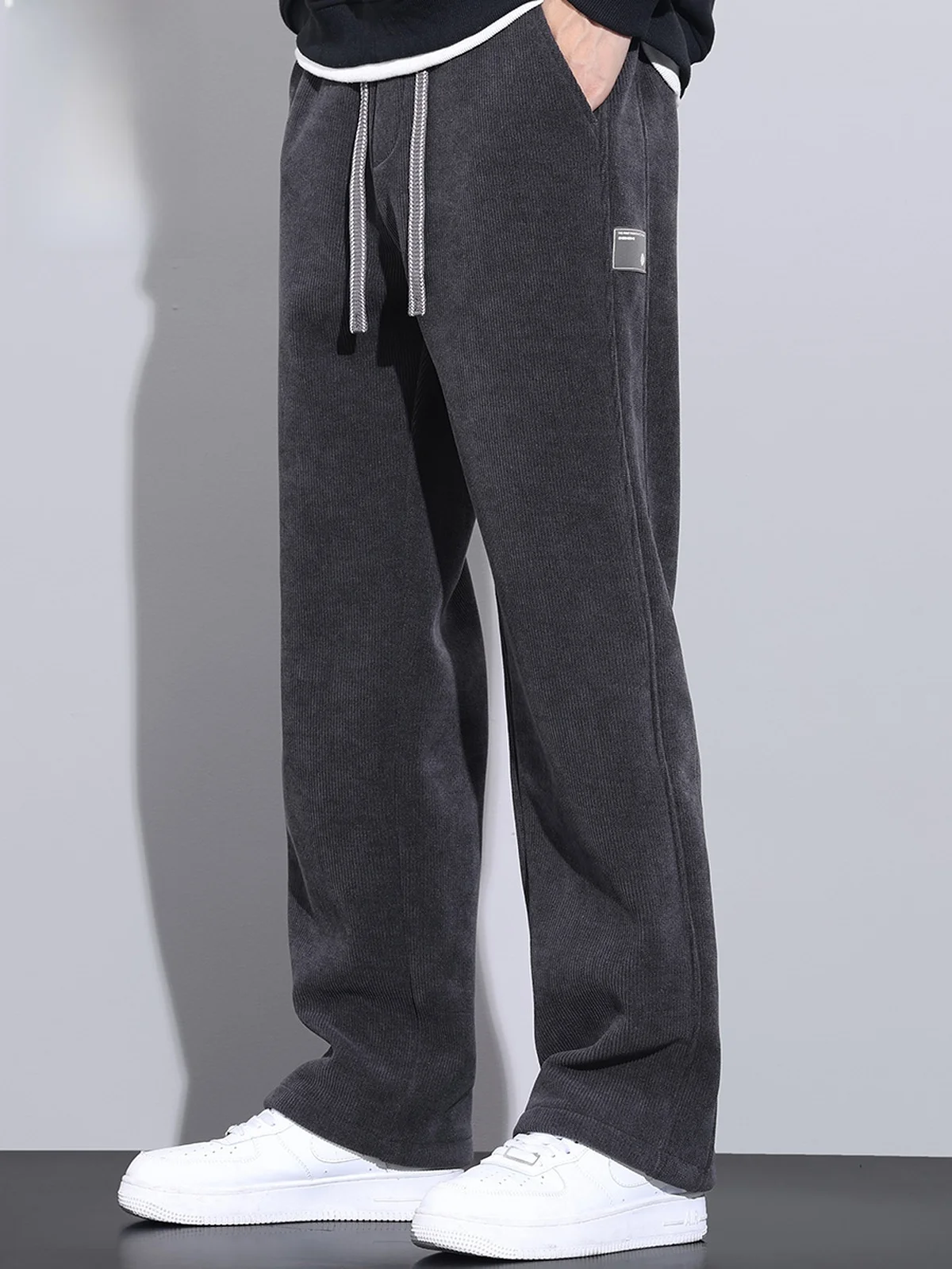 Мужские повседневные брюки весна 2026: модные прямые вельветовые спортивные штаны Haome свободного кроя из полиэфирного волокна
Мужские повседневные брюки весна 2026: модные прямые вельветовые спортивные штаны Haome свободного кроя из полиэфирного волокна