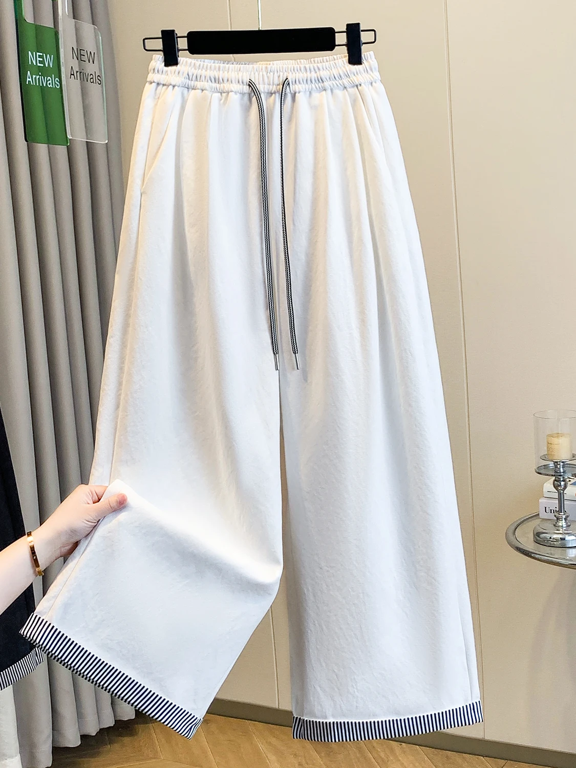 White Straight Leg Pants Women's Spring Summer New Style plus Size Slimming Wide Leg Trousers High Waist Commute Style
White Straight Leg Pants Women's Spring Summer New Style plus Size Slimming Wide Leg Trousers High Waist Commute Style