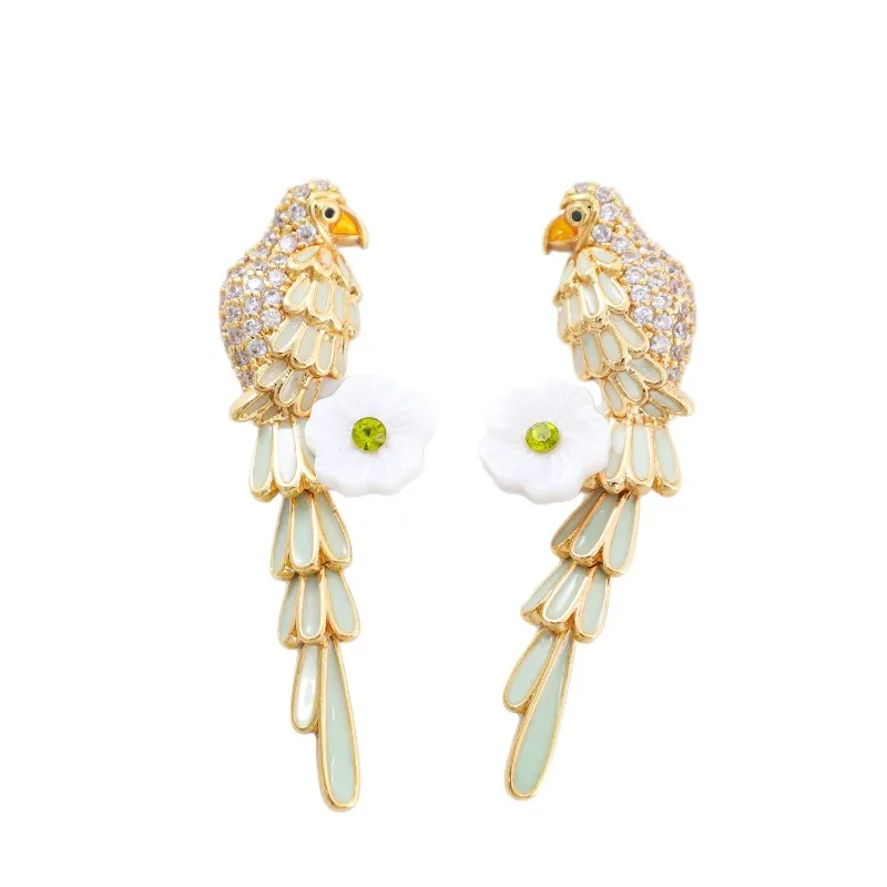 New Middle-aged Heavy Industry Cubic Zircon Paved Bird Earrings Light Luxury Flower Design High-end Earrings for Women Ear Dress
New Middle-aged Heavy Industry Cubic Zircon Paved Bird Earrings Light Luxury Flower Design High-end Earrings for Women Ear Dress