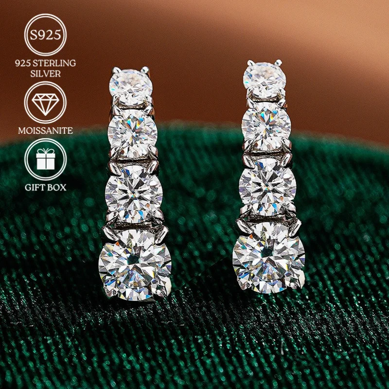 1pair 0.96Carat Classic and Fashionable Inlaid Moissanite Earrings 925 Silver Earrings Jewelry for All Occasions.
1pair 0.96Carat Classic and Fashionable Inlaid Moissanite Earrings 925 Silver Earrings Jewelry for All Occasions.