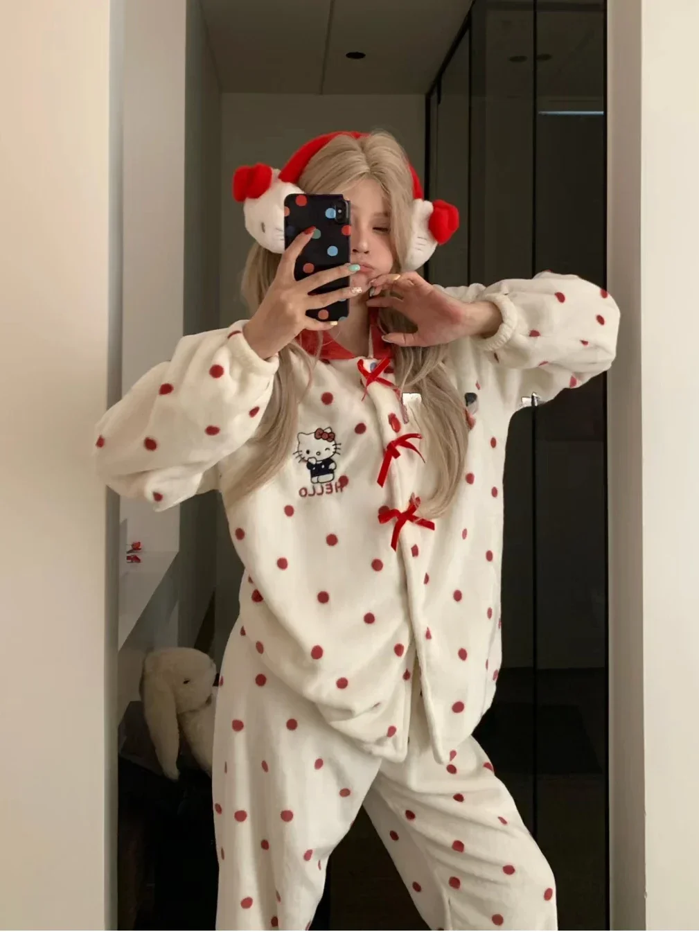 Sanrio Hello Kitty Women's Pajamas Cute Plush Thickened Warm Sweet Girly Heart Two-piece Home Clothes Set Christmas Gifts
Sanrio Hello Kitty Women's Pajamas Cute Plush Thickened Warm Sweet Girly Heart Two-piece Home Clothes Set Christmas Gifts