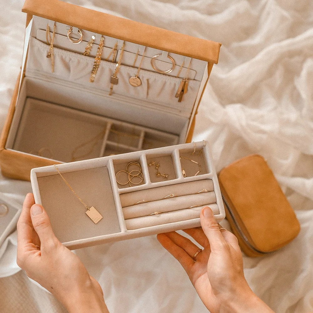 Hot Sale Luxury Leather Jewelry Storage Box Custom logo Jewellery Box Organizer Travel Jewelry case for Girl Women
Hot Sale Luxury Leather Jewelry Storage Box Custom logo Jewellery Box Organizer Travel Jewelry case for Girl Women