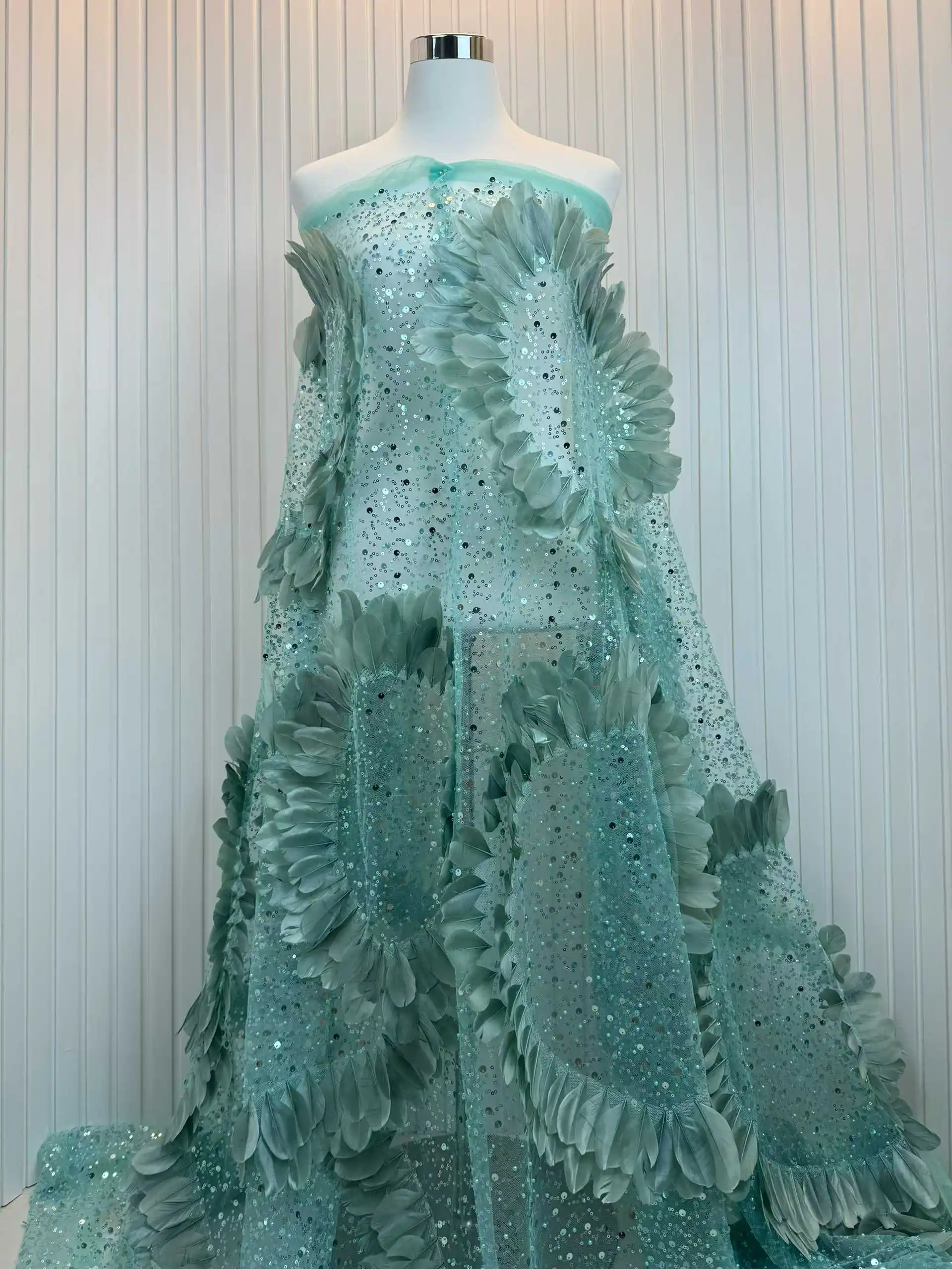 Роскошная французская 3D кружевная ткань с перьями в африканском нигерийском стиле, расшитая бисером и блестками, кружевная ткань для свадебного платья
Роскошная французская 3D кружевная ткань с перьями в африканском нигерийском стиле, расшитая бисером и блестками, кружевная ткань для свадебного платья