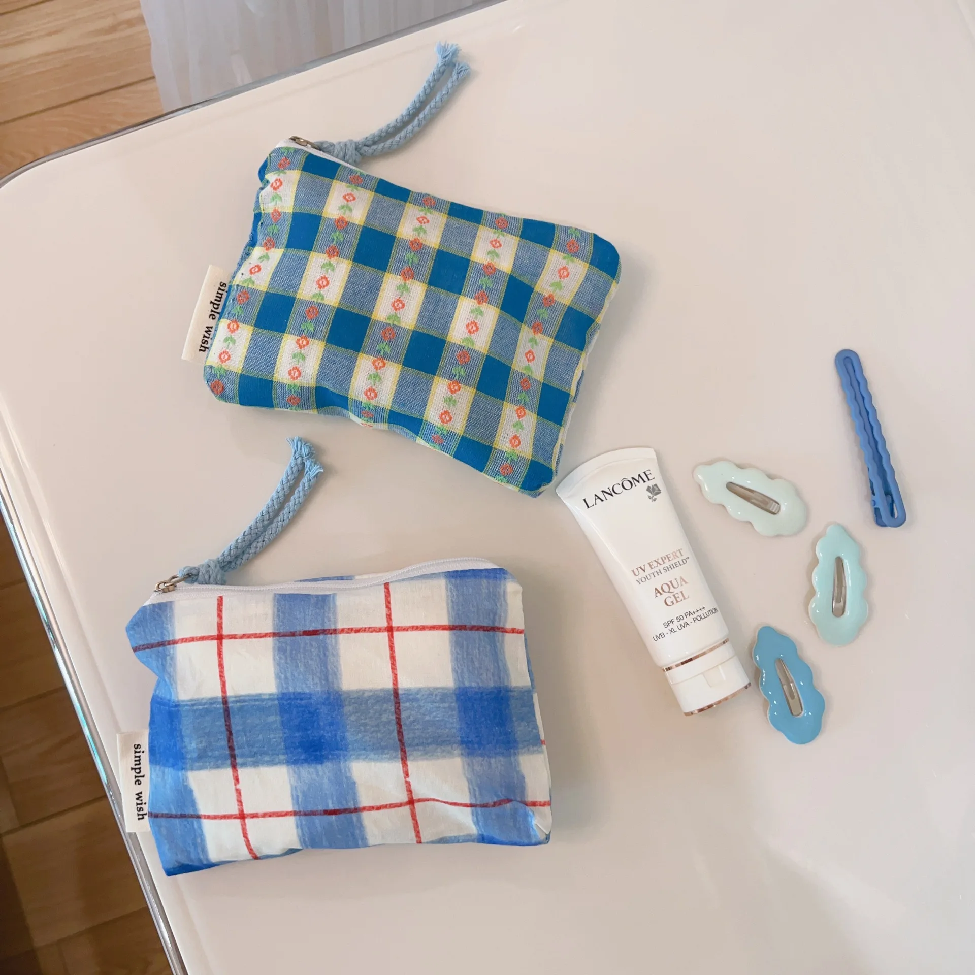 Cute Plaid Floral Canvas Zipper Pouch Small Cosmetic Bag Makeup Organizer Mini Coin Purse with Lanyard for Women Girls
Cute Plaid Floral Canvas Zipper Pouch Small Cosmetic Bag Makeup Organizer Mini Coin Purse with Lanyard for Women Girls