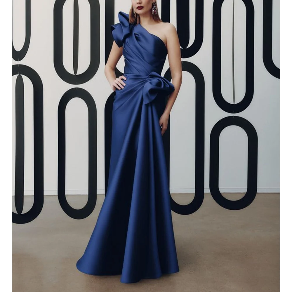 Темно-синие атласные вечерние платья со складками, многоуровневое специальное вечернее платье на одно плечо с открытой спиной, элегантное платье для выпускного вечера на заказ