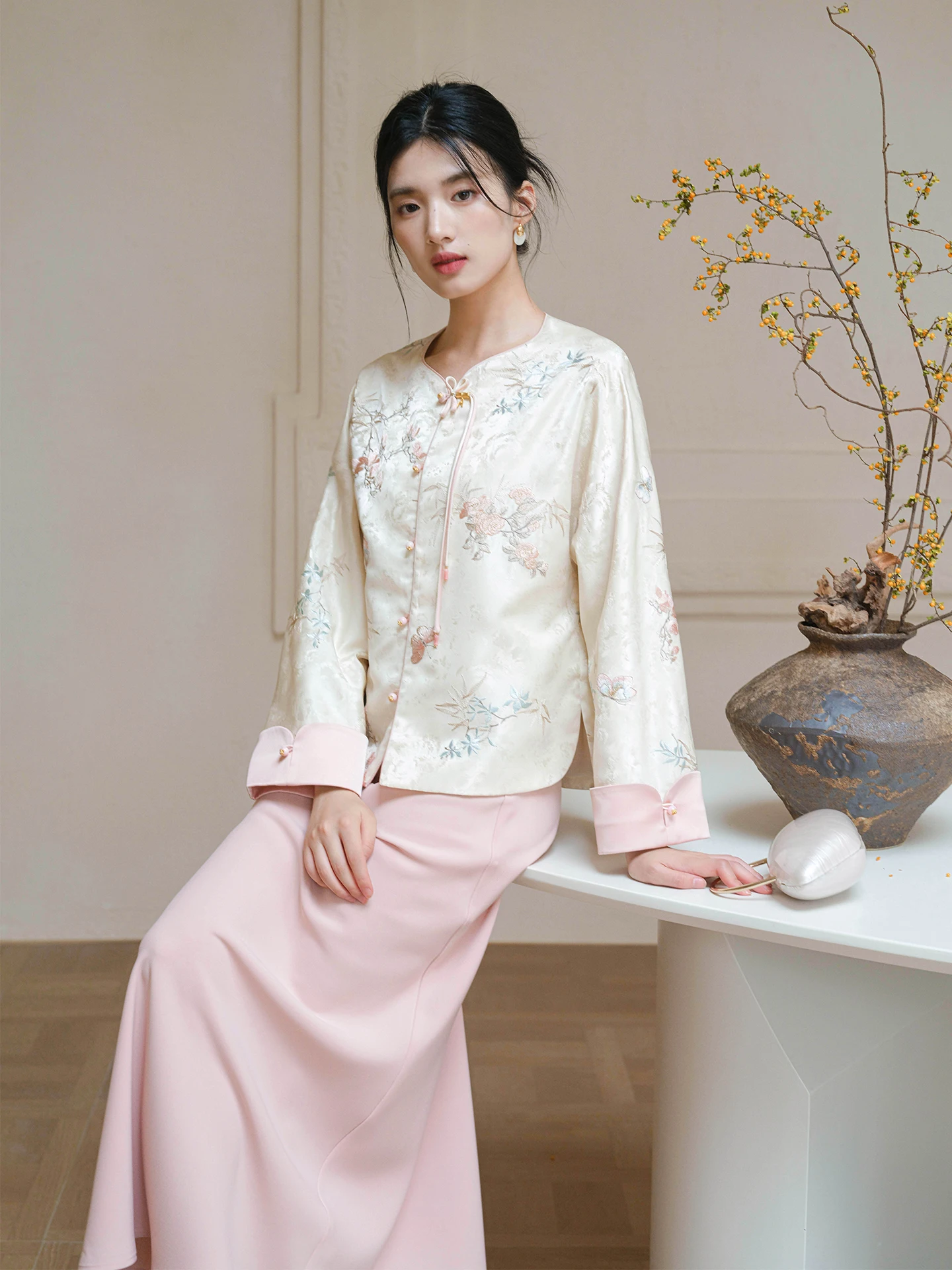 New Chinese Sle Women's Jaet Embroidered Button up Collar Long Sve ort Length Polyester Fiber round Ne Spring 2026
New Chinese Sle Women's Jaet Embroidered Button up Collar Long Sve ort Length Polyester Fiber round Ne Spring 2026