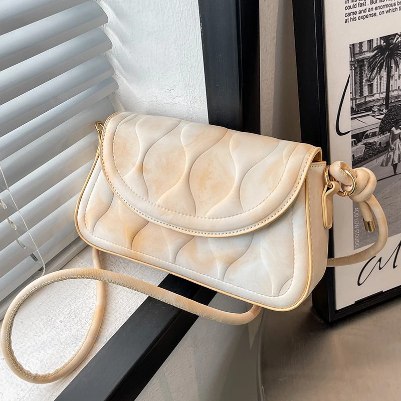 2022 New Fashion Print Shoulder Bag Summer Women Texture PU Leather All-match Underarm Bags Elegant Female Handbags Casual Totes
2022 New Fashion Print Shoulder Bag Summer Women Texture PU Leather All-match Underarm Bags Elegant Female Handbags Casual Totes