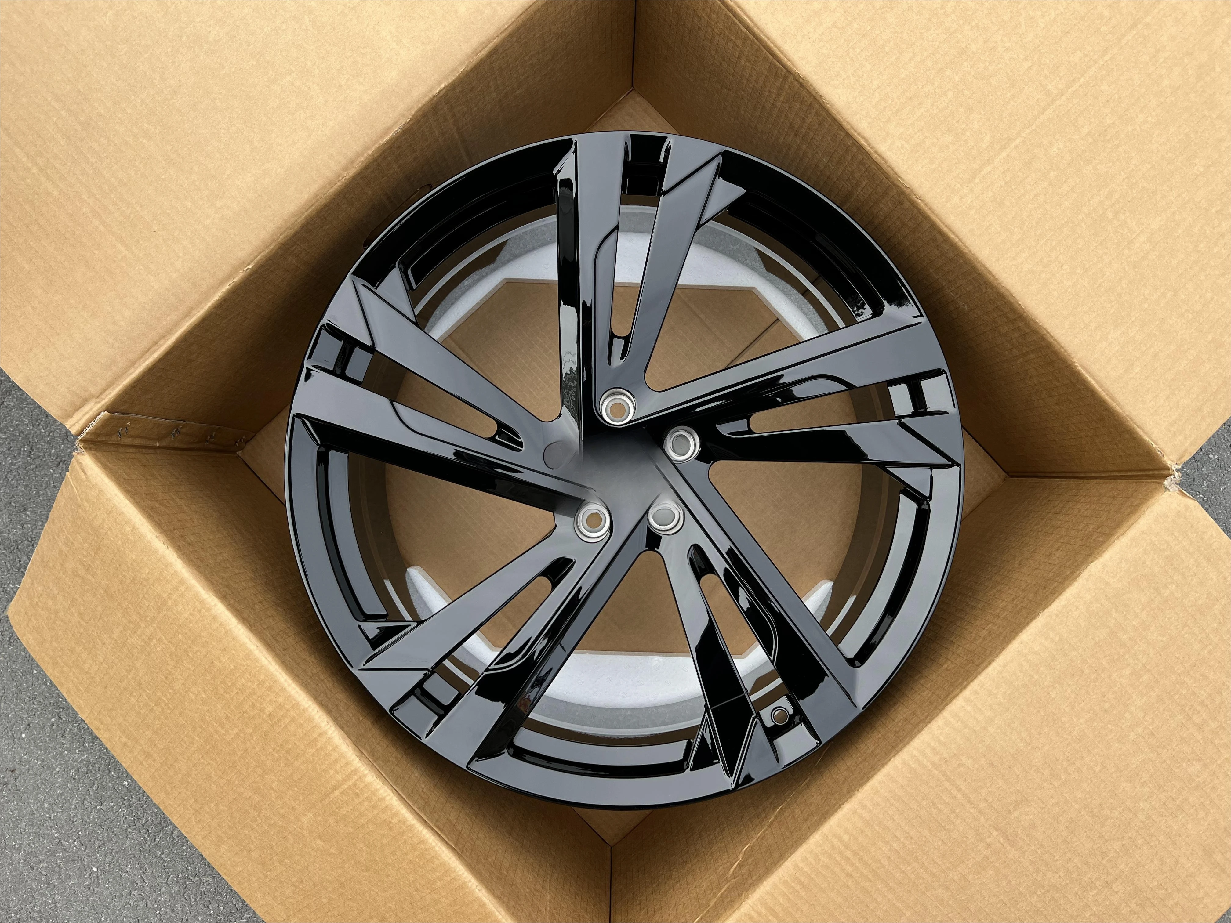 Car wheels are compatible with passenger cars and family cars in a wide range of sizes and colors
Car wheels are compatible with passenger cars and family cars in a wide range of sizes and colors
