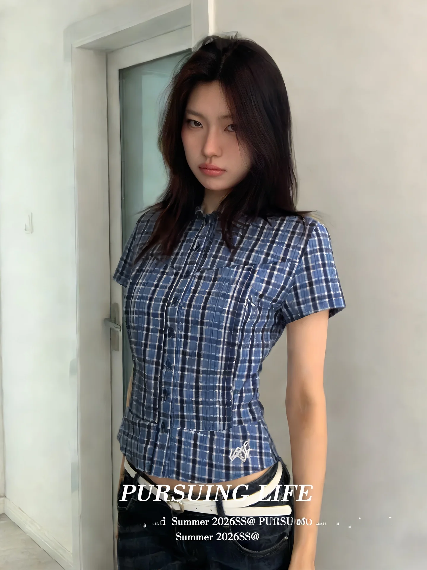 Рубашка в американском ретро-стиле в клетку для женщин, весенняя модная модель с плиссированной талией, коротким рукавом, приталенная, в студенческом стиле
Рубашка в американском ретро-стиле в клетку для женщин, весенняя модная модель с плиссированной талией, коротким рукавом, приталенная, в студенческом стиле