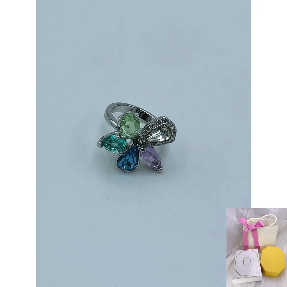 New fashion hot selling blue flower ring mixed cutting imitation crystal romantic holiday party gift
New fashion hot selling blue flower ring mixed cutting imitation crystal romantic holiday party gift