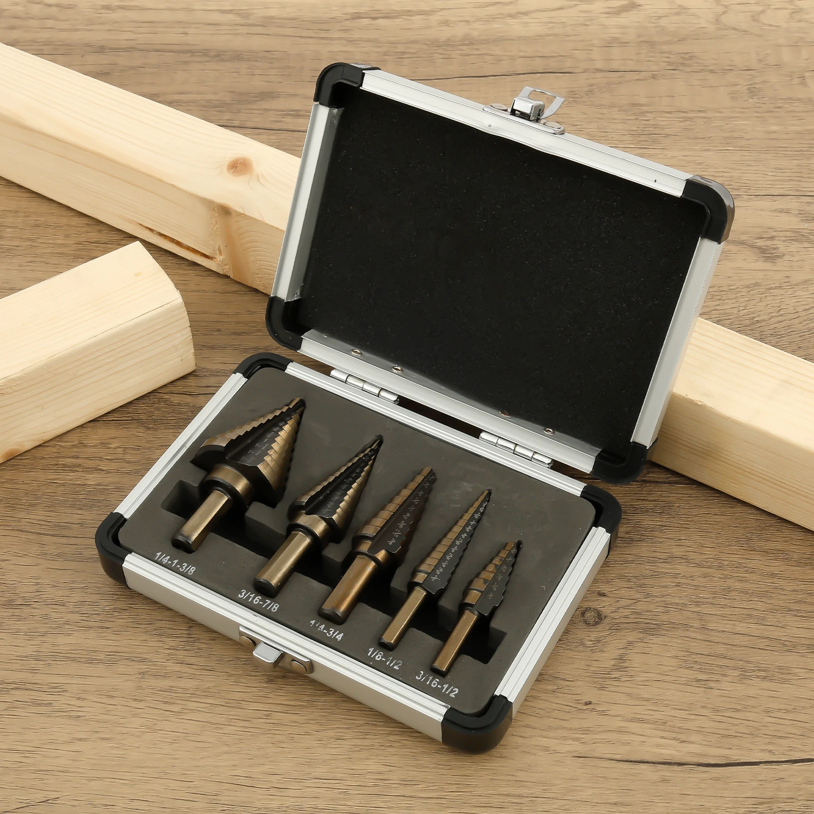 5Pcs Step Drill Bits Set Bearing Steel Titanium Hole Cutting Step Drill Aluminum Case Woodworking Carpentry Tool Total 50 Sizes
5Pcs Step Drill Bits Set Bearing Steel Titanium Hole Cutting Step Drill Aluminum Case Woodworking Carpentry Tool Total 50 Sizes