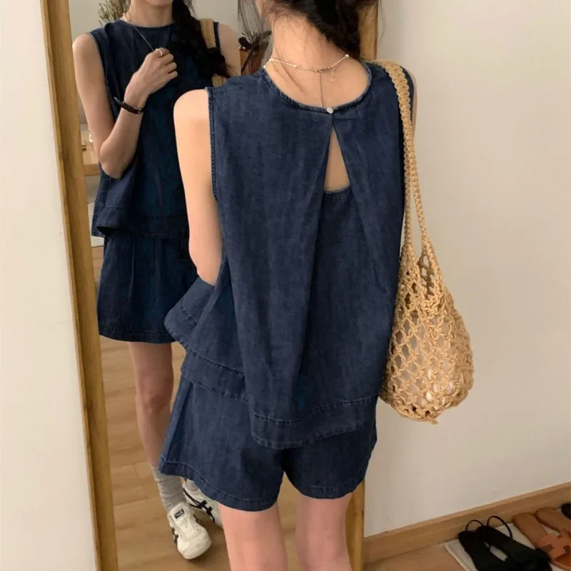 2025 New O-neck Sleeveles Loose Top for Women+ Fashion Elastic Waist Straight Loose Shorts Summer Denim Two Piece Sets
2025 New O-neck Sleeveles Loose Top for Women+ Fashion Elastic Waist Straight Loose Shorts Summer Denim Two Piece Sets