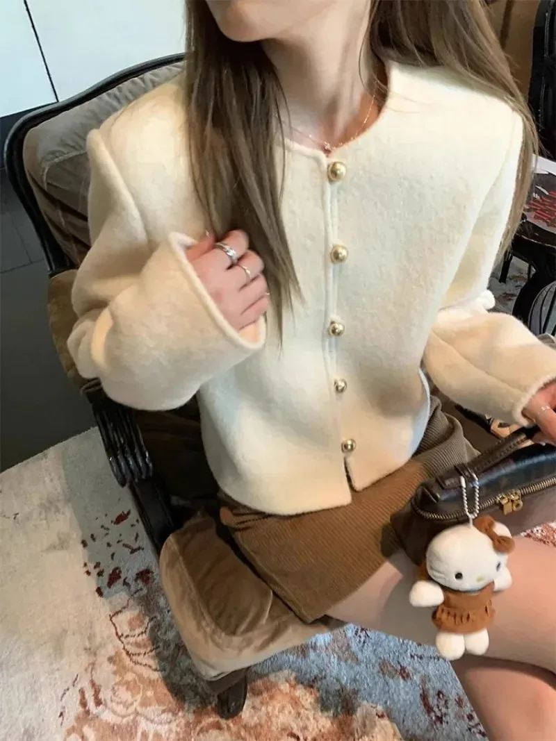 Temperament Korean Woolen Jacket Women Fashion Round Neck Single Breasted Gentle Solid Spring Versatile Female Chic Sweet Coat
Temperament Korean Woolen Jacket Women Fashion Round Neck Single Breasted Gentle Solid Spring Versatile Female Chic Sweet Coat
