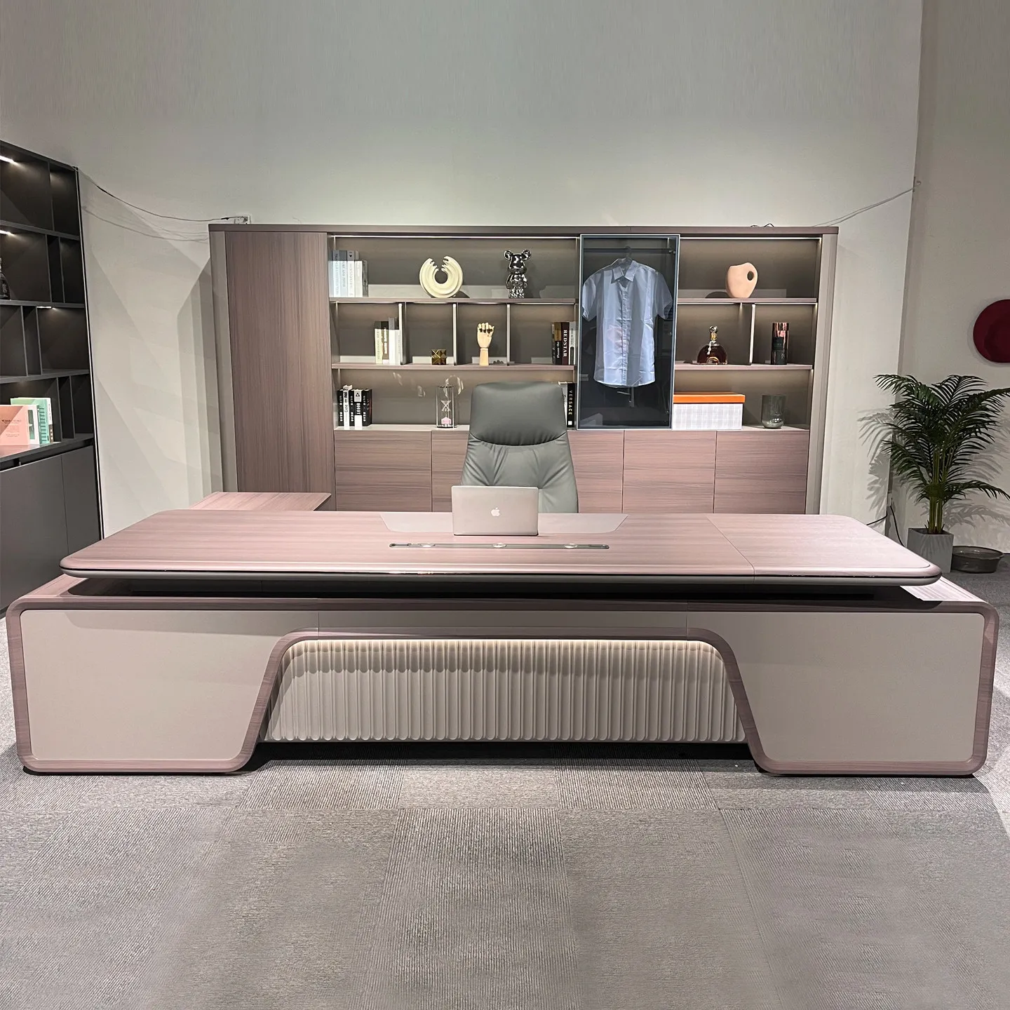 Modern light boss fashion 2.4m light strip president supervisor manager desk
Modern light boss fashion 2.4m light strip president supervisor manager desk