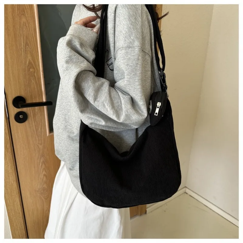 Fashion Vintage Corduroy Crossbody Bags for Women Casual Shoulder Bag Coin Purse Female Handbag Crossbody Bag with Bag Pendant
Fashion Vintage Corduroy Crossbody Bags for Women Casual Shoulder Bag Coin Purse Female Handbag Crossbody Bag with Bag Pendant