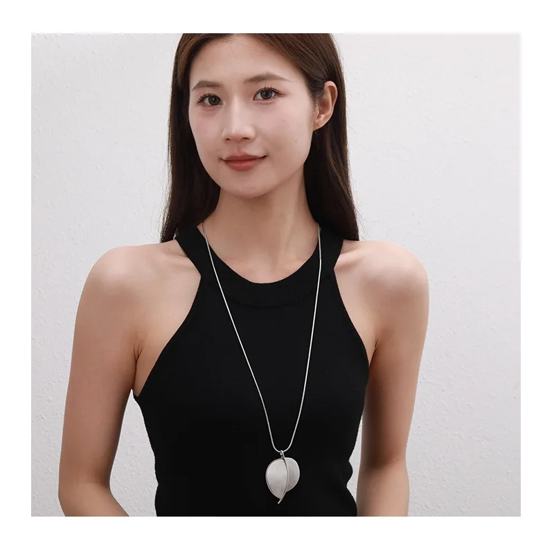 Long Necklace Jewelry Popular Heart-shaped Metal Exaggerated Foreign Trade Jewelry Women's Sweater Chain
Long Necklace Jewelry Popular Heart-shaped Metal Exaggerated Foreign Trade Jewelry Women's Sweater Chain