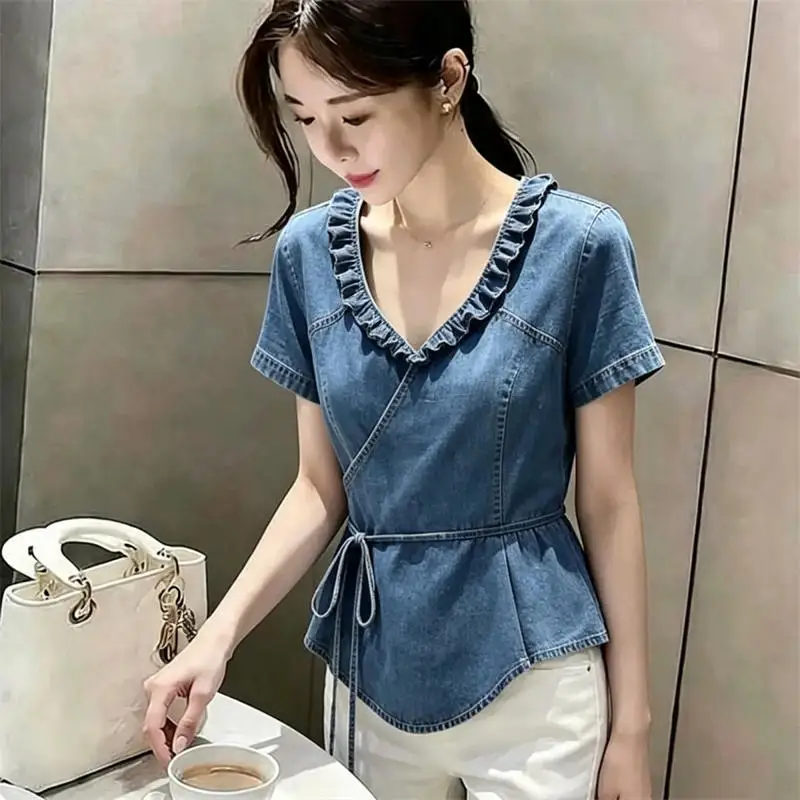 2026 New Fashion Denim Shirt Women's Shirts Blouse Summer Casual Stylish Design V Collar Denim Short Sleeved Top Shirt Female
2026 New Fashion Denim Shirt Women's Shirts Blouse Summer Casual Stylish Design V Collar Denim Short Sleeved Top Shirt Female