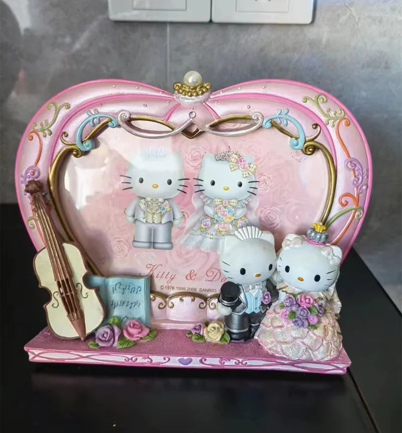 New Hot Hello Kitty Kawaii Vintage Violin Resin Photo Frame Picture Frame Kids Gifts Valentine'S Day Gifts Decorative Ornaments
New Hot Hello Kitty Kawaii Vintage Violin Resin Photo Frame Picture Frame Kids Gifts Valentine'S Day Gifts Decorative Ornaments