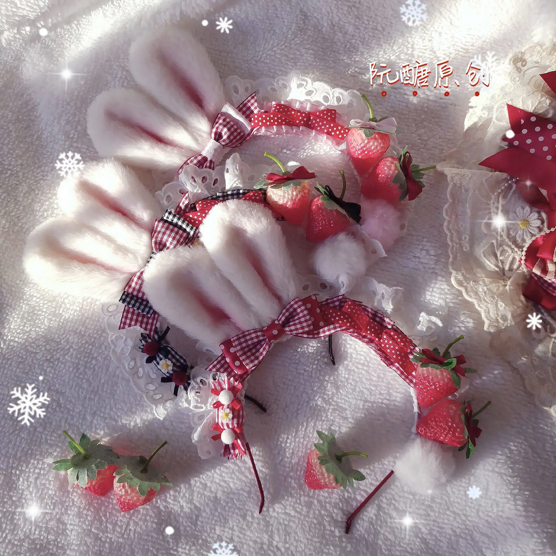Original Lolita Rabbit Ears KC Baring Sweet Maid Headband Strawberry Hair Accessories Versatile Cute Doll Headband
Original Lolita Rabbit Ears KC Baring Sweet Maid Headband Strawberry Hair Accessories Versatile Cute Doll Headband