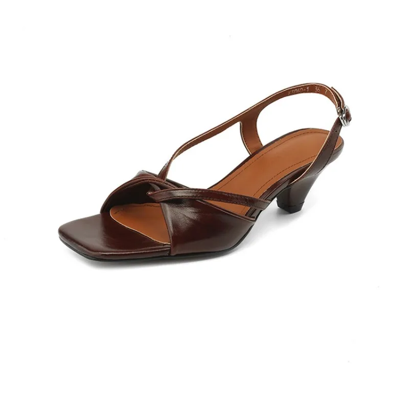 Square headed simple twisted one string toe sandals with exposed toes, fashionable banquet
Square headed simple twisted one string toe sandals with exposed toes, fashionable banquet