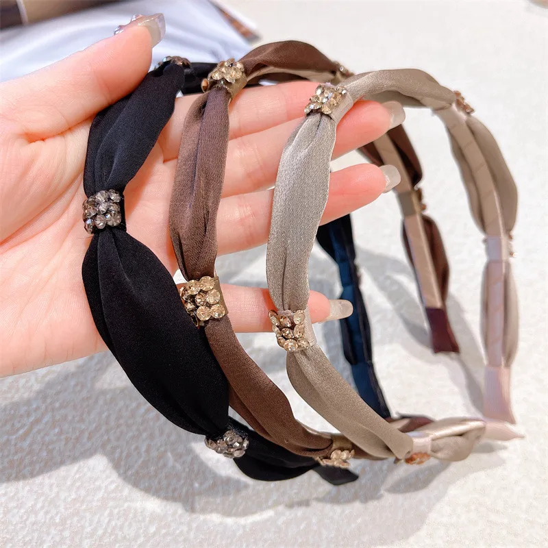 New Style High-End Satin Water-Diamond Knot Hairband, Elegant and Retro French Headband, Versatile Hairpin for Outings
New Style High-End Satin Water-Diamond Knot Hairband, Elegant and Retro French Headband, Versatile Hairpin for Outings