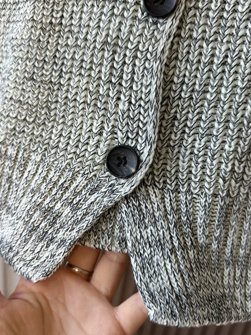 Sli Retro Knitted Vest Women's Svel round Ne Single Button Knitwear Faionable Autumn New Arrival
Sli Retro Knitted Vest Women's Svel round Ne Single Button Knitwear Faionable Autumn New Arrival