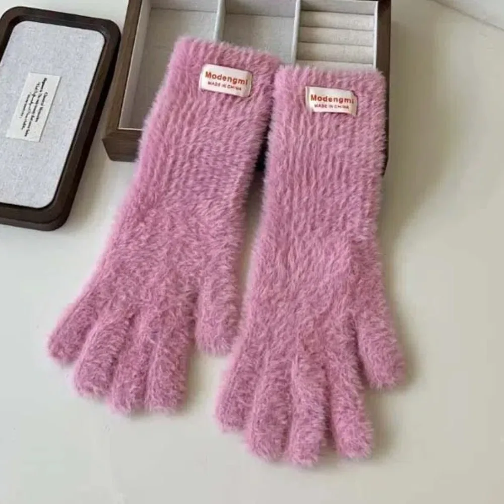 Y2K Soft Plush Finger Gloves Touch Screen Windproof Candy Color Gloves Faux Rabbit Hair Thickened Anti-cold Mittens Girls
Y2K Soft Plush Finger Gloves Touch Screen Windproof Candy Color Gloves Faux Rabbit Hair Thickened Anti-cold Mittens Girls