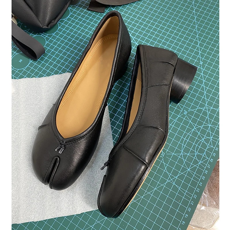 Women Luxury Tabi Split Toe Flats Soft Genuine Leather Slip On Ballet Loafers Casual Daily Fashion Flat Shoes
Women Luxury Tabi Split Toe Flats Soft Genuine Leather Slip On Ballet Loafers Casual Daily Fashion Flat Shoes