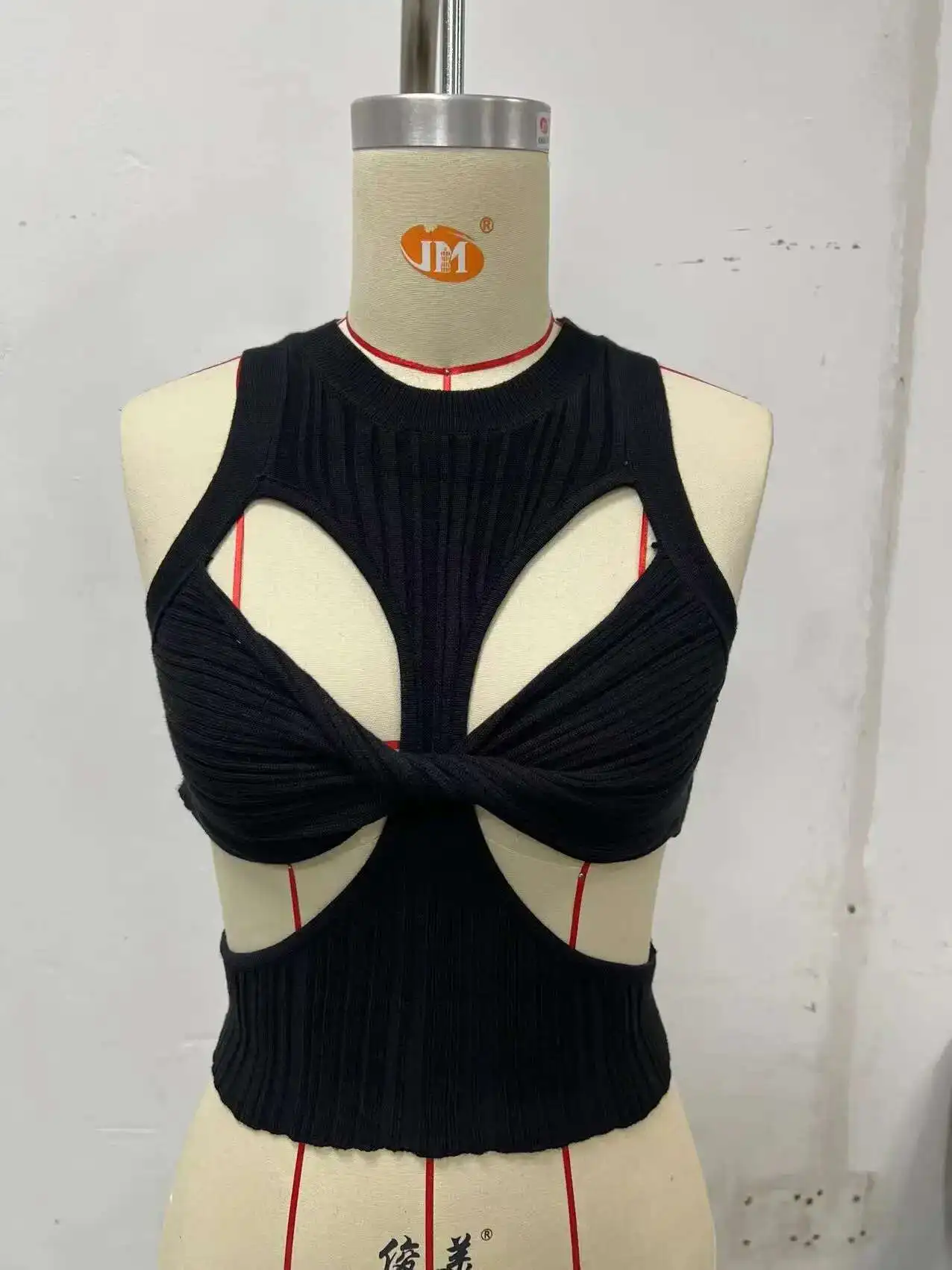 2025 Sexy Irregular Sleeveless Hollow Out Twisted Woolen Vest Women's Fashion Half High Neck Solid Color Exposed Navel
2025 Sexy Irregular Sleeveless Hollow Out Twisted Woolen Vest Women's Fashion Half High Neck Solid Color Exposed Navel