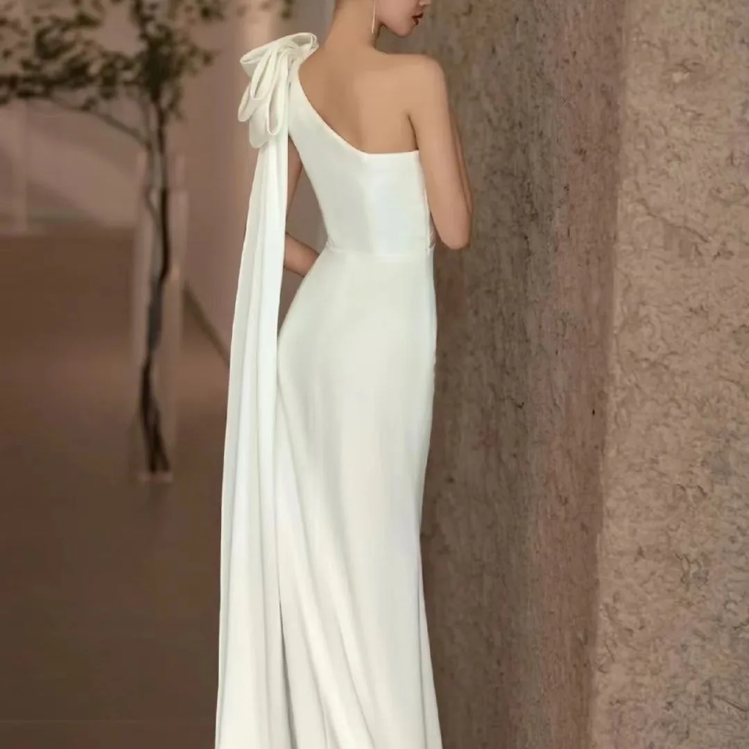 Wedding Dress Silk Satin Single Shoulder White Bridal Gown with Train for Wedding Show And Exhibitions Spring 2025 New Arrival
Wedding Dress Silk Satin Single Shoulder White Bridal Gown with Train for Wedding Show And Exhibitions Spring 2025 New Arrival