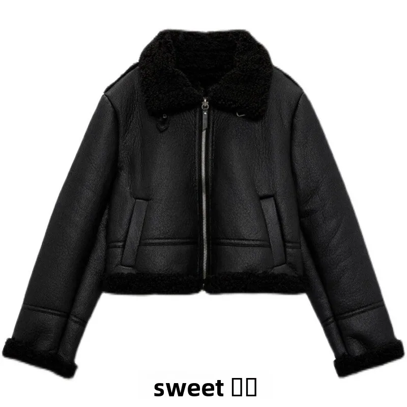 Double-Sided PU Leather Collar Jacket Integrated Fur Winter Women's Fashion Commute Style Zipper Short Coat Thickened Long Sl...
Double-Sided PU Leather Collar Jacket Integrated Fur Winter Women's Fashion Commute Style Zipper Short Coat Thickened Long Sl...