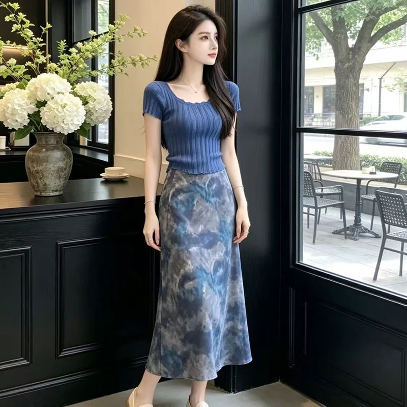 2026 Summer Short Sleeve Gentle Versatile T-shirt Dress Sets for Women Slim Fit and Slimming Tops Waist Cinching Print Skirts
2026 Summer Short Sleeve Gentle Versatile T-shirt Dress Sets for Women Slim Fit and Slimming Tops Waist Cinching Print Skirts