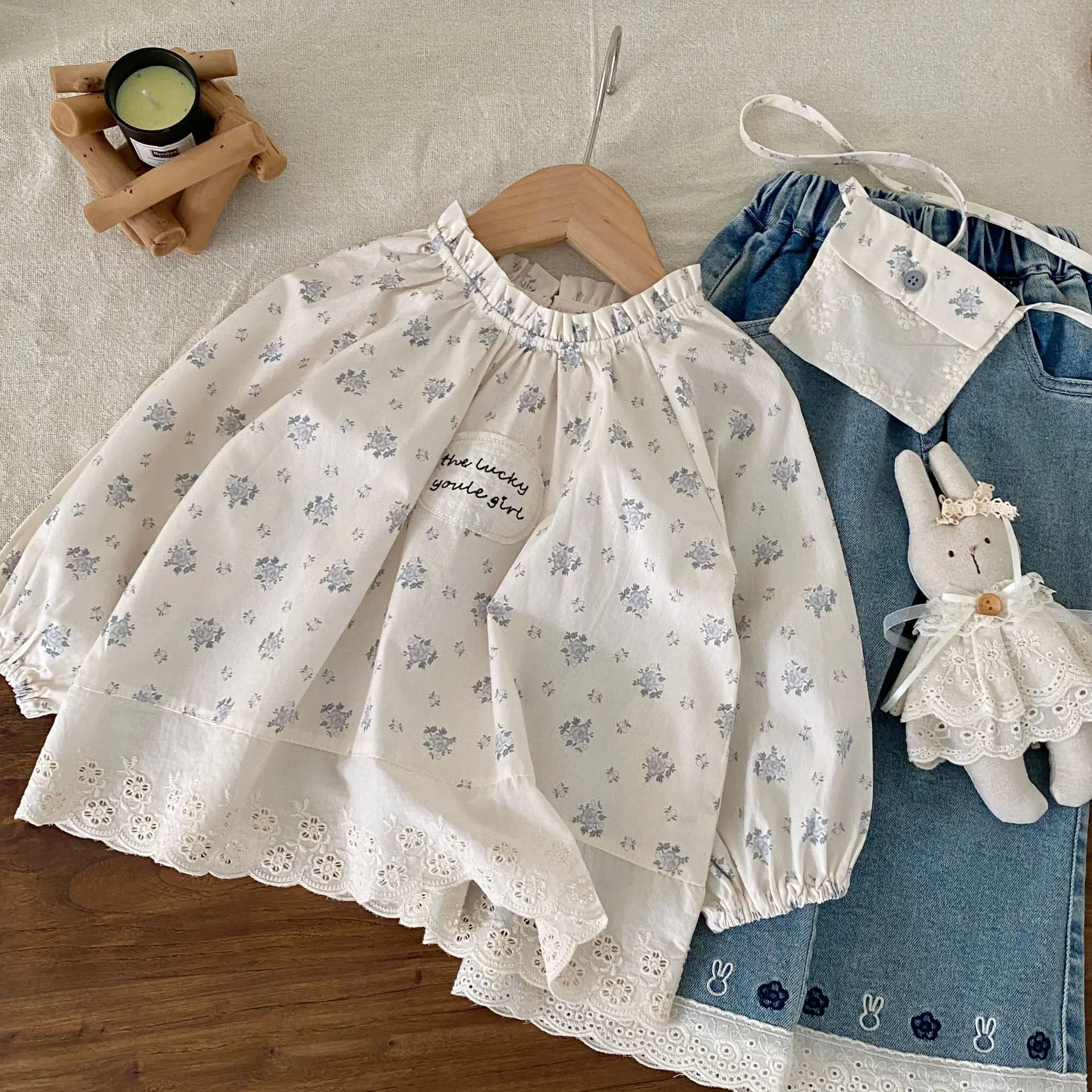 Korean Version Girls' Round Neck Floral Long Sleeved Shirt Made of Pure Cotton, Thin Lace and Lace, Long Sleeved Outdoor Shirt
Korean Version Girls' Round Neck Floral Long Sleeved Shirt Made of Pure Cotton, Thin Lace and Lace, Long Sleeved Outdoor Shirt