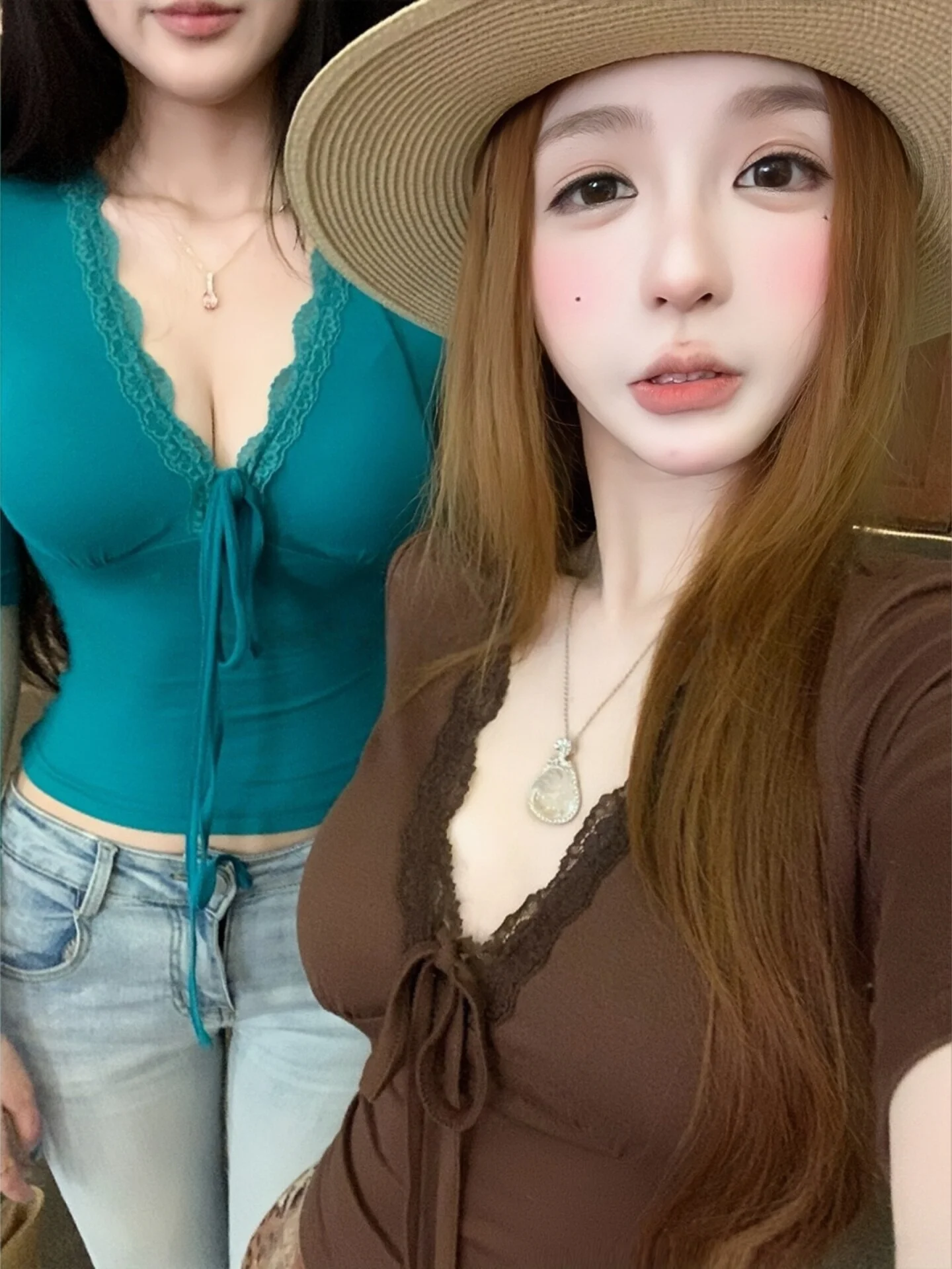 Sexy Lace Splice V-Neck Short Sleeve T-Shirt Women's Summer Belt Design Slimming Beautiful Personality Top Ladies Fashion
Sexy Lace Splice V-Neck Short Sleeve T-Shirt Women's Summer Belt Design Slimming Beautiful Personality Top Ladies Fashion
