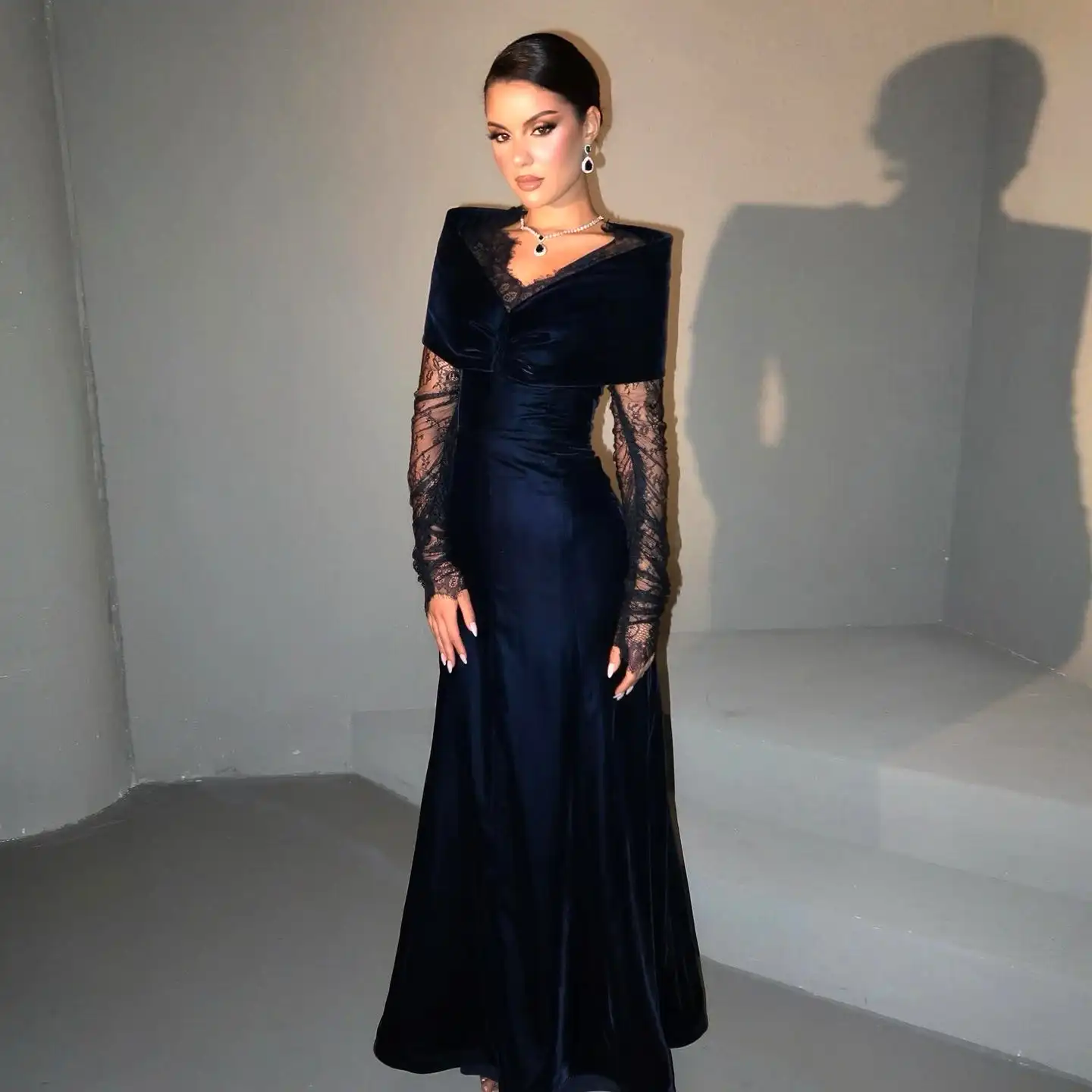 Navy Blue Velour Customized Evening Dress Elegant V-Neck Long Sleeves Prom Dress with Off the Shoulder Simple A-Line Party Dress
Navy Blue Velour Customized Evening Dress Elegant V-Neck Long Sleeves Prom Dress with Off the Shoulder Simple A-Line Party Dress
