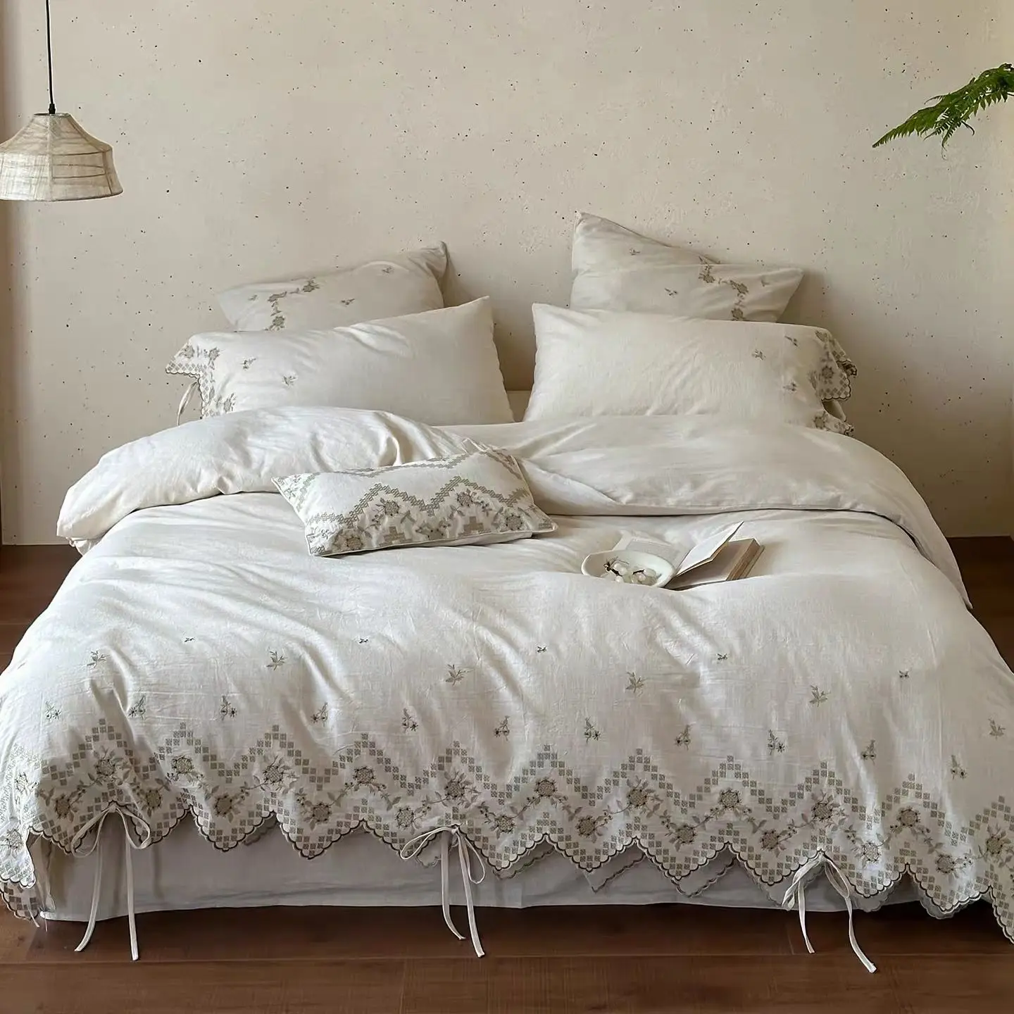 French Vintage Elegant Embroidery Bedding Set Premium Cotton Linen Blend Duvet Cover Flat/Fitted Bed Sheet Pillowcases 4Pcs
French Vintage Elegant Embroidery Bedding Set Premium Cotton Linen Blend Duvet Cover Flat/Fitted Bed Sheet Pillowcases 4Pcs