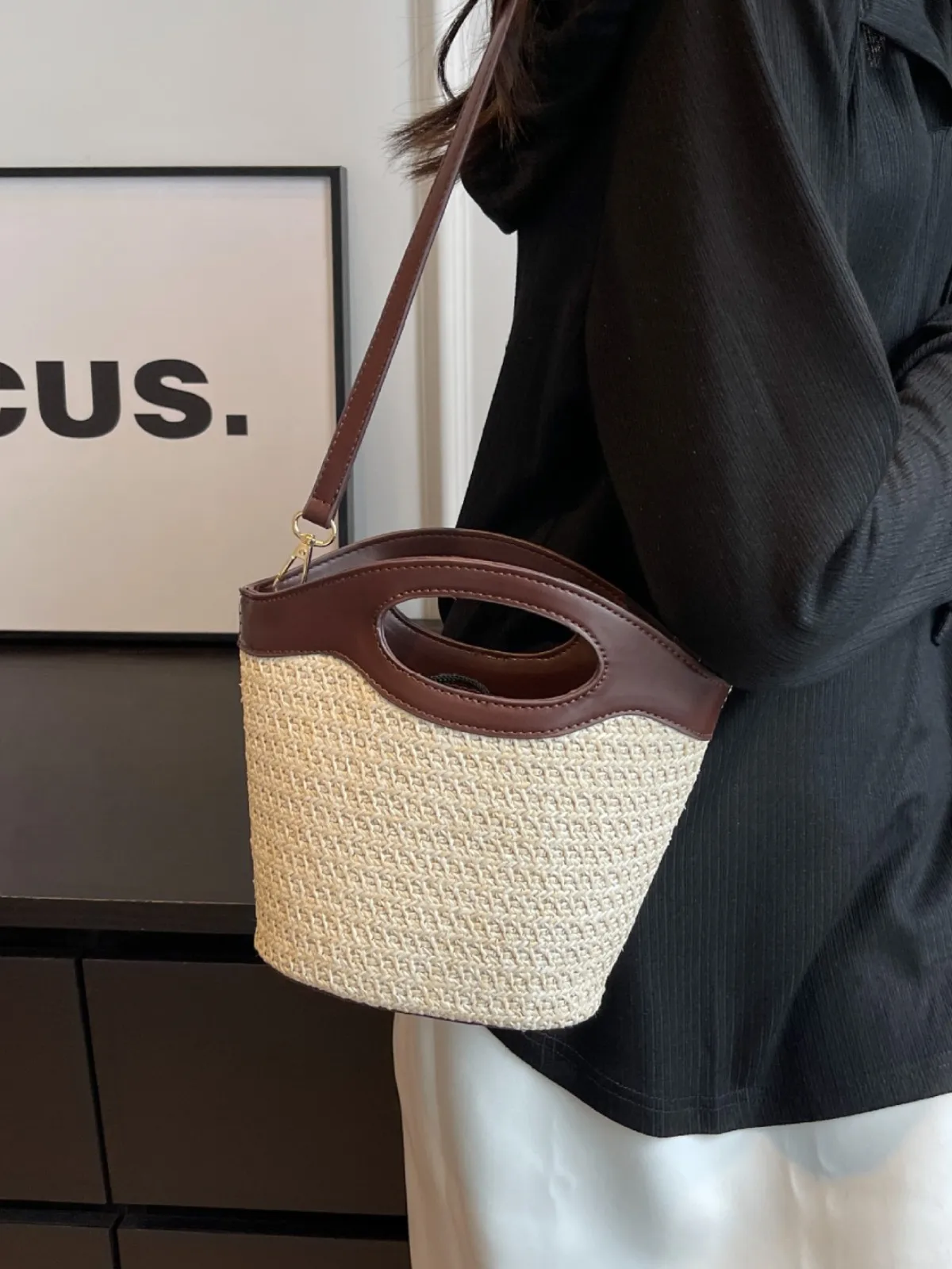 Women 2025 Trend New Straw Handbag Fashion Patchwork Shell Shoulder Bag Vacation Female Woven Beach Handbags Designer Summer Bag
Women 2025 Trend New Straw Handbag Fashion Patchwork Shell Shoulder Bag Vacation Female Woven Beach Handbags Designer Summer Bag