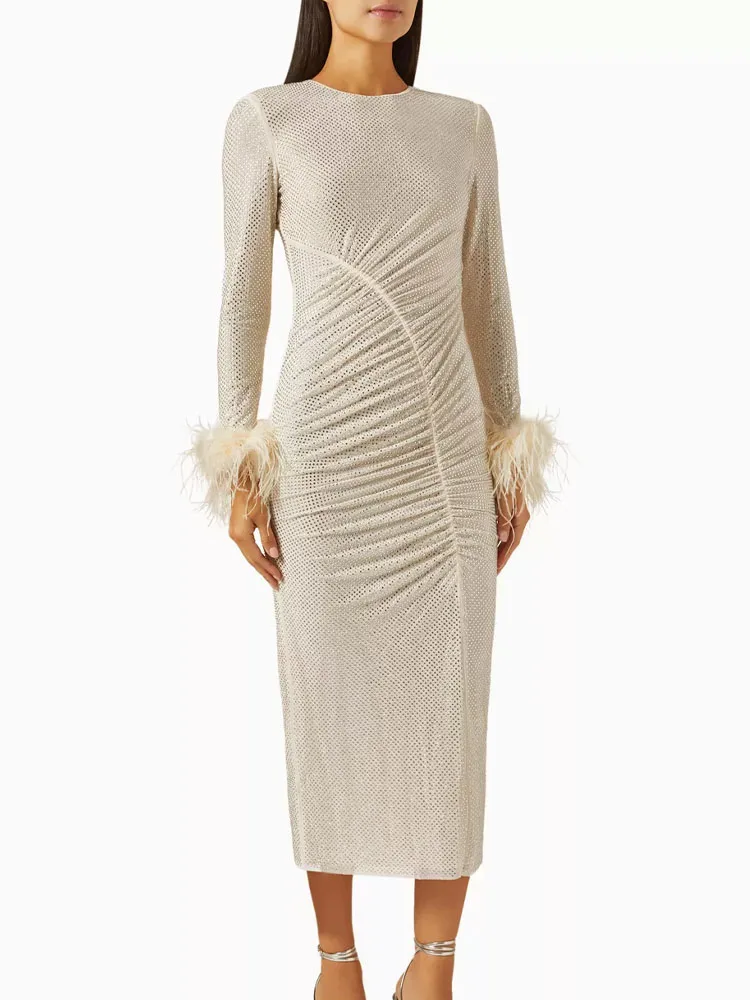 Chic Gold Sequin Dress with Feather Detail – Elegant Long Sleeve Bodycon Midi Dress for Formal Occasions & Cocktail Party
Chic Gold Sequin Dress with Feather Detail – Elegant Long Sleeve Bodycon Midi Dress for Formal Occasions & Cocktail Party